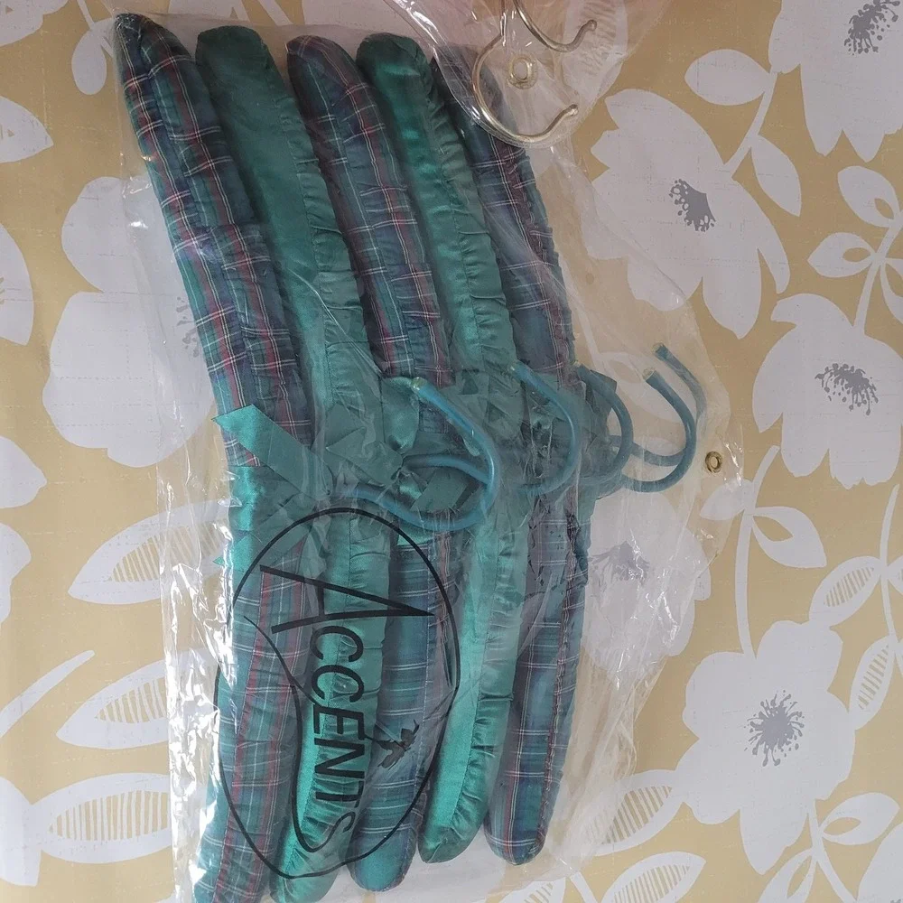 Lot of 10 New Satin Padded Hangers Lingerie No Slip 5 Pink 5 Green Fancy Dress